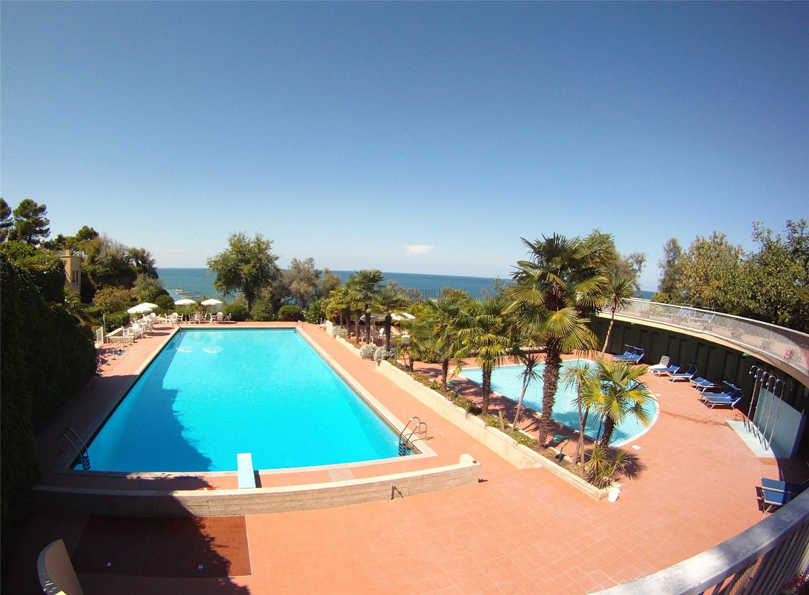 PISCINA BIMBI E ADULTI