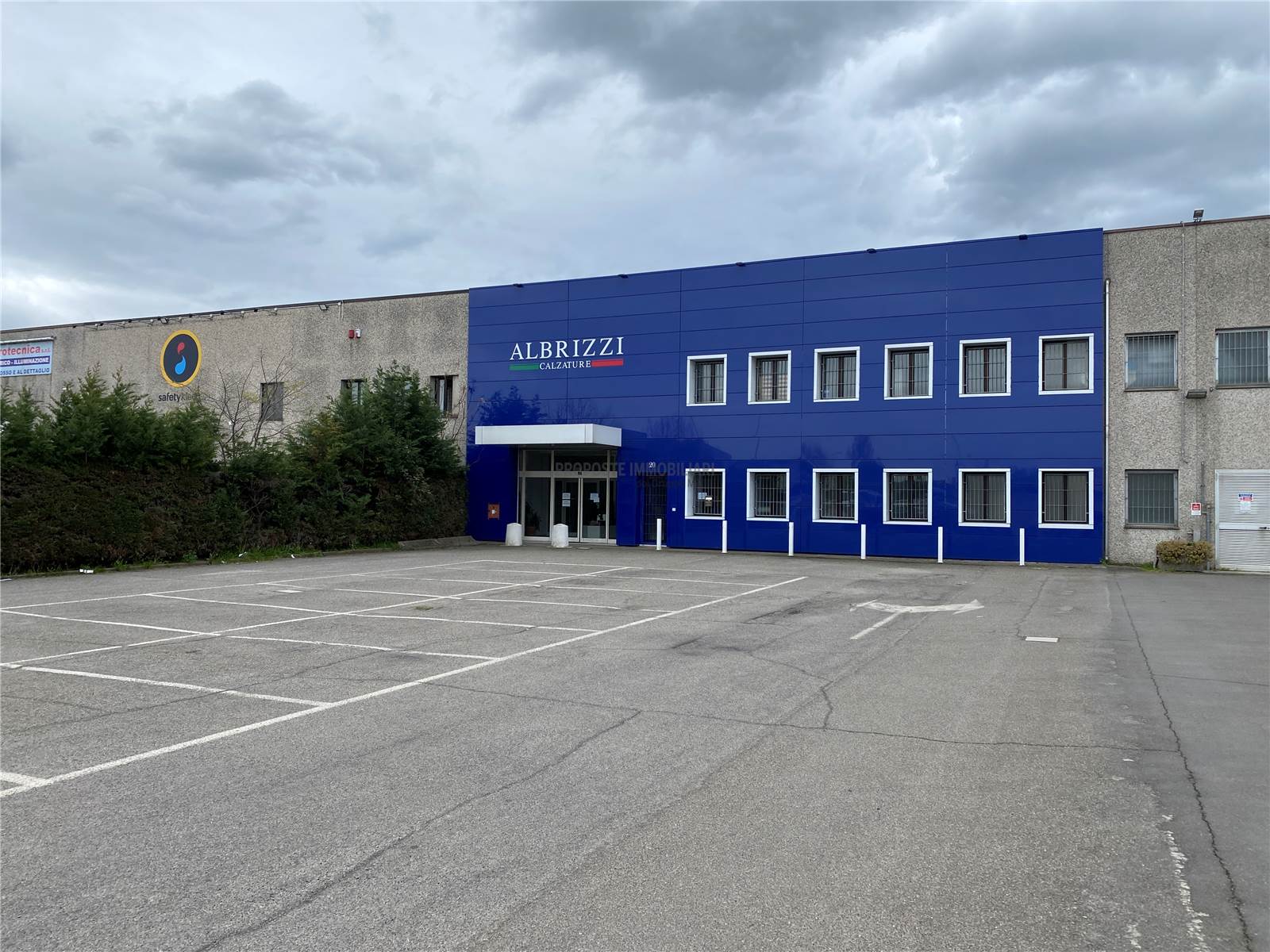 PARCHEGGIO SUL FRONTE